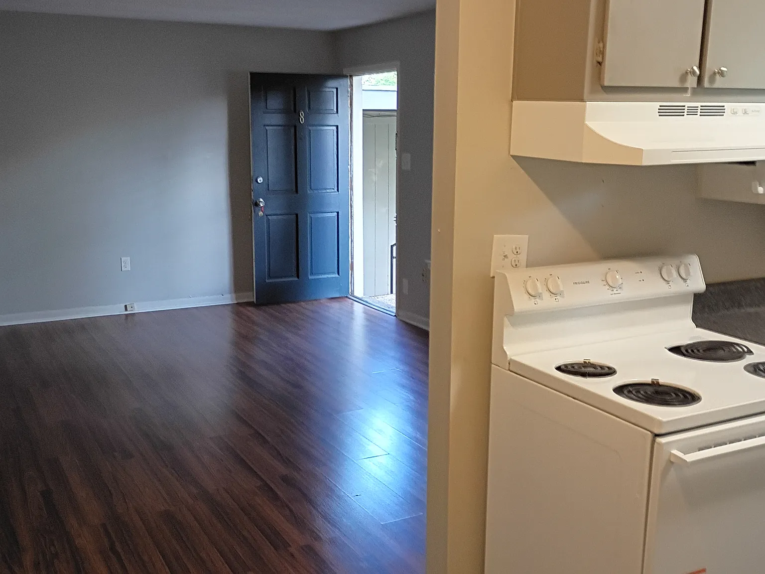 2 bed, $875 — Photo 2