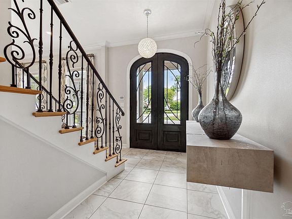 4th image of 94 Chanteclaire Cir