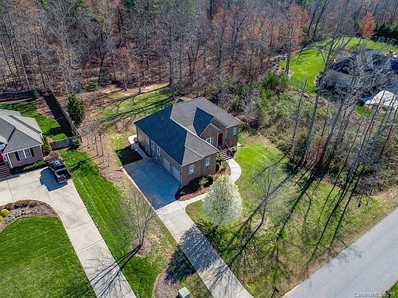 4th image of 3520 Maple Wood Dr