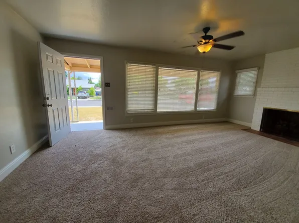 1415 De Witt Ave, Sanger, CA 93657