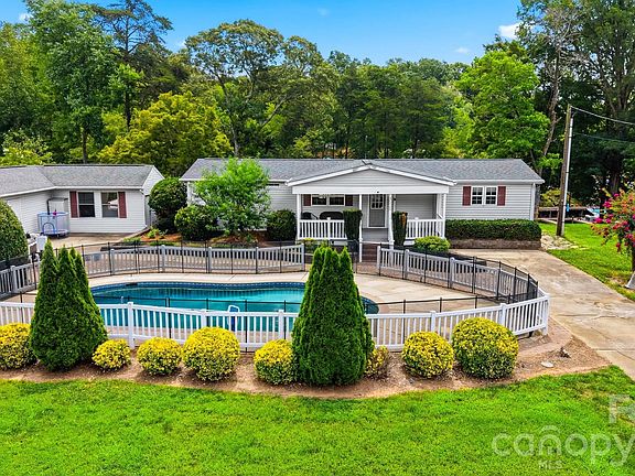 2nd image of 4520 Lake Dr