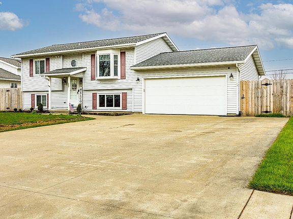 3rd image of 153 W Thomson Dr