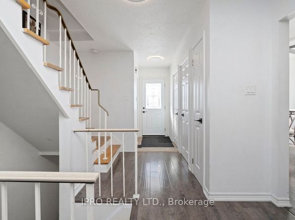 44 Village Ct, Brampton, ON L6W 1A6