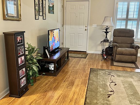 4th image of 1128 Horse Mountain Rd APT B