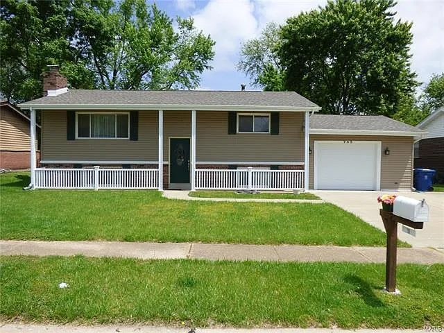 755 Mary Jo Ln photo 1
