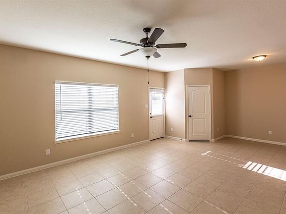 5th image of 413 Hollow Brook Ln