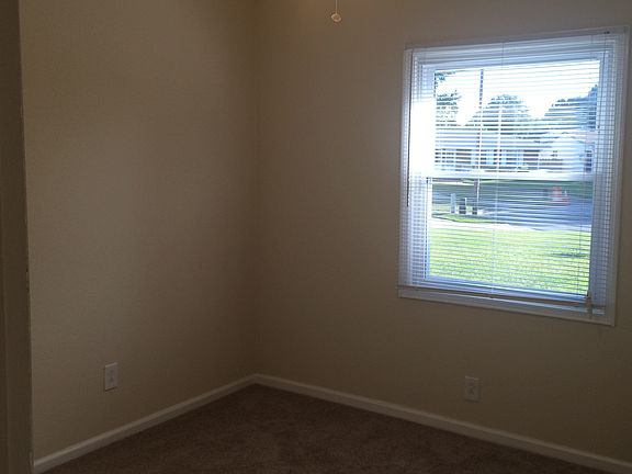 3rd image of 8 Brown Ct