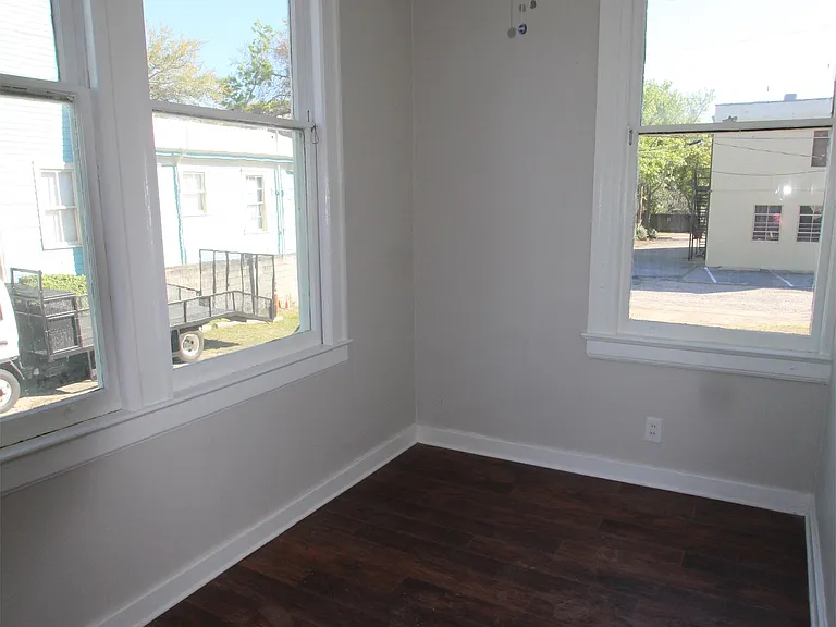 203-205 E Gwinnett St — Photo 8