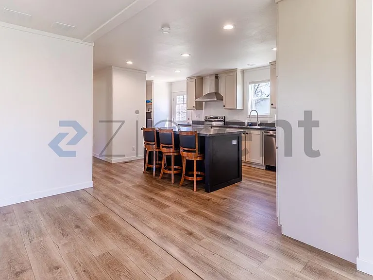 23143 Lowe Rd E — Photo 6