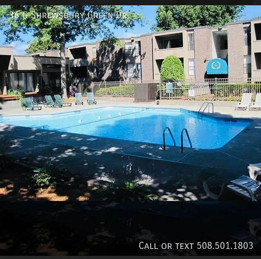 Spacious 1 Bedroom Condo in Desirable Shrewsbury Green — Photo 1