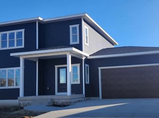 404 Chad Trl, Arlington, WI 53911