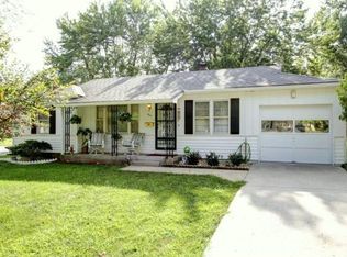 600 NE Meadow Ln, Lees Summit, MO 64063