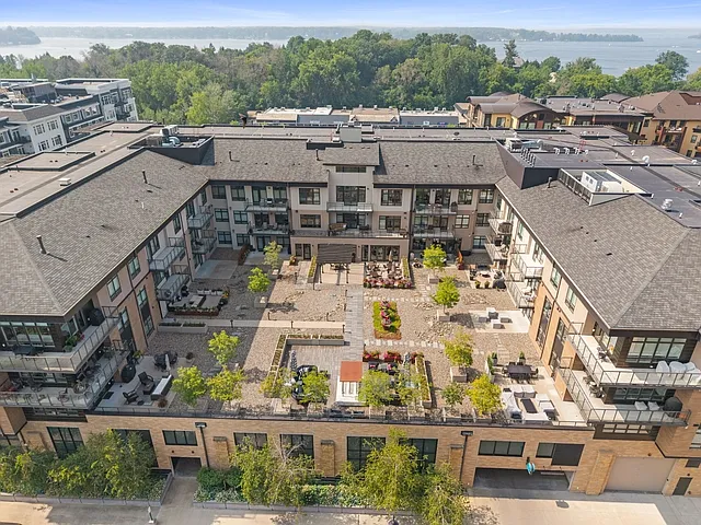 875Aerial3_Rooftopview_07272025
