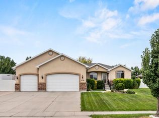 9726 S Sandwood Dr, South Jordan, UT 84009