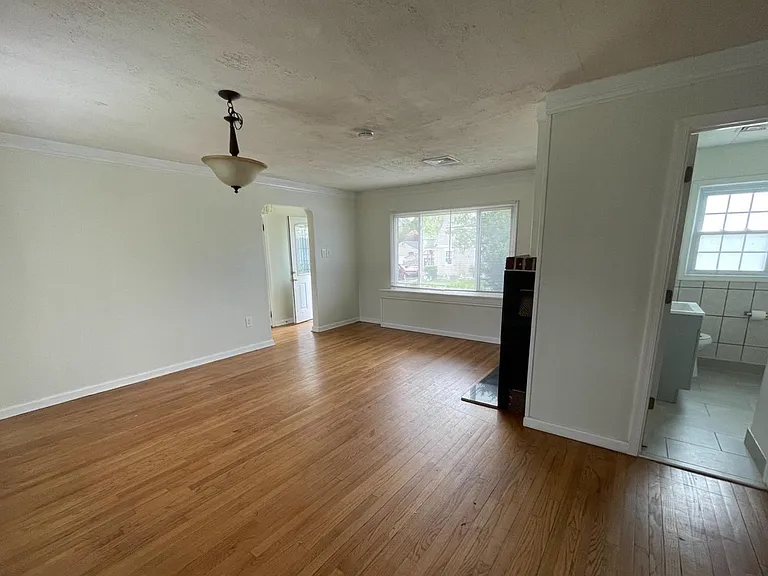 1048 Cornwells Ave — Photo 5