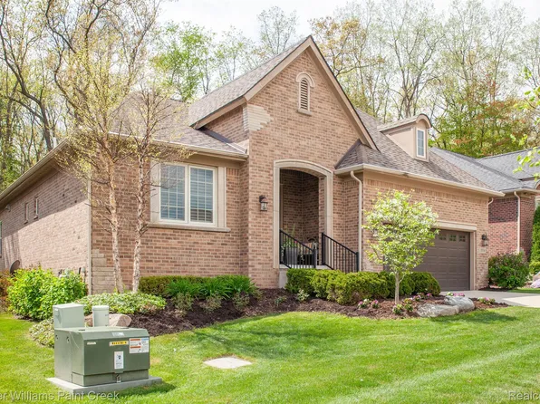 5514 Woodfall Rd, Clarkston, MI 48348