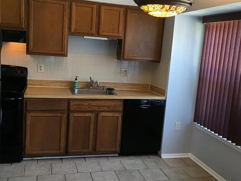 15205 Streamside Ct — Photo 5