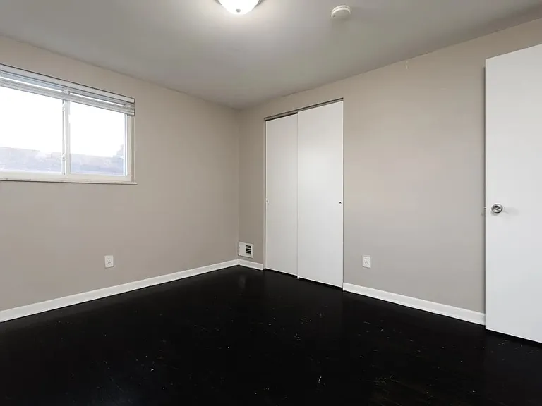 908 N Meadows Ct #L — Photo 3