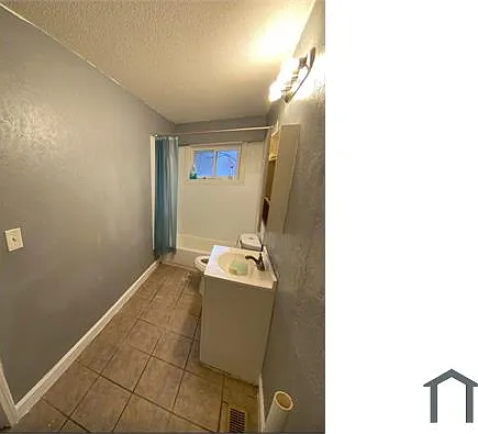 2724 Fremont St — Photo 14