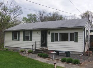142 Peterson Rd, Palmer, MA 01069