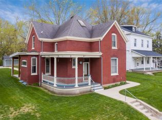 110 S 8th St, Belleville, IL