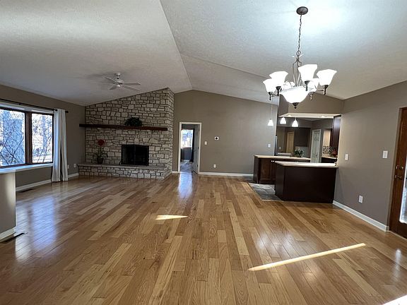 2nd image of 4811 N Shelburne Dr