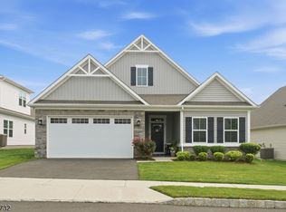 5 Harris Hawk Rd, Washington, NJ 07882