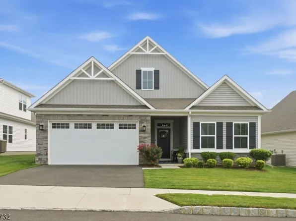 5 Harris Hawk Rd, Washington Twp., NJ 07882