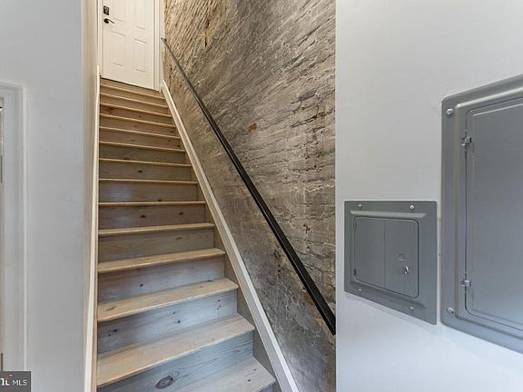 5th image of 2208 Taggert St Floor 1