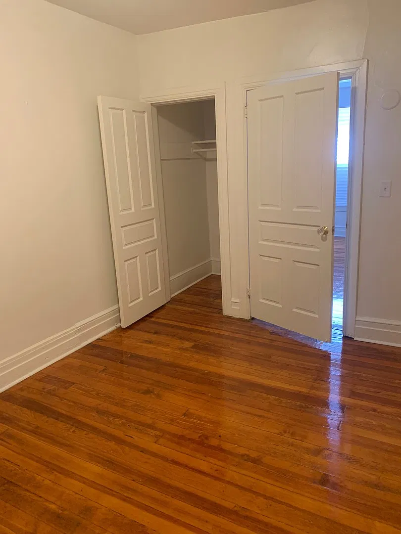 2 bedroom 3rd Floor in Downtown -York City SD — Photo 4
