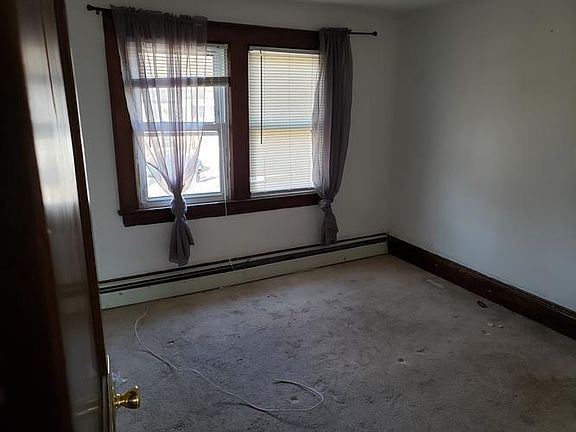 5th image of 282 Peconic Ave