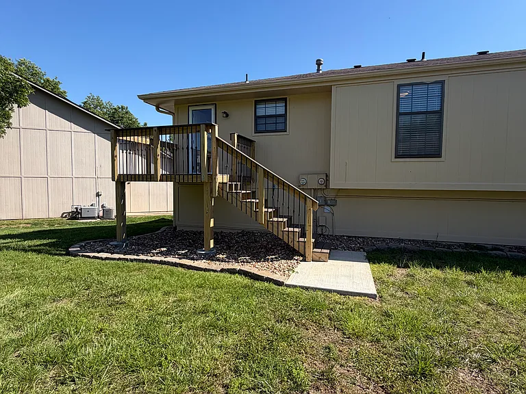 228 NW Waterwheel Ct — Photo 22