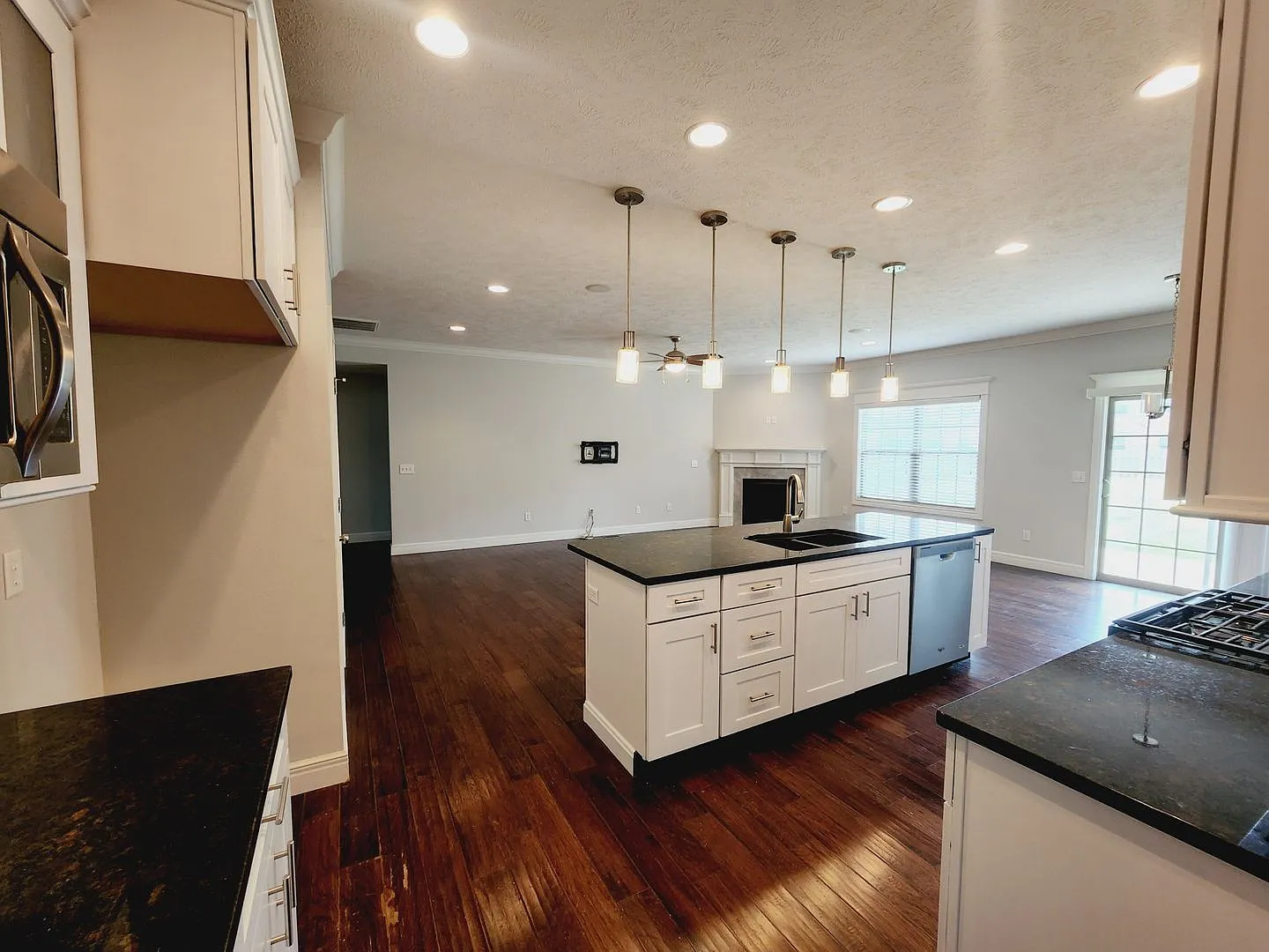 Wild Horse Luxury, 4 Bed Room, 3 Car Garage, — Photo 2