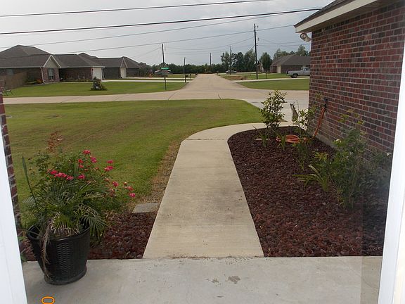 3rd image of 221 Foxglove Dr