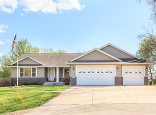 3525 Rogers Rd NW, Cedar Rapids, IA 52405