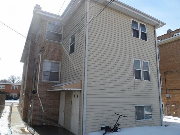 2nd image of 6952 W Belmont Ave