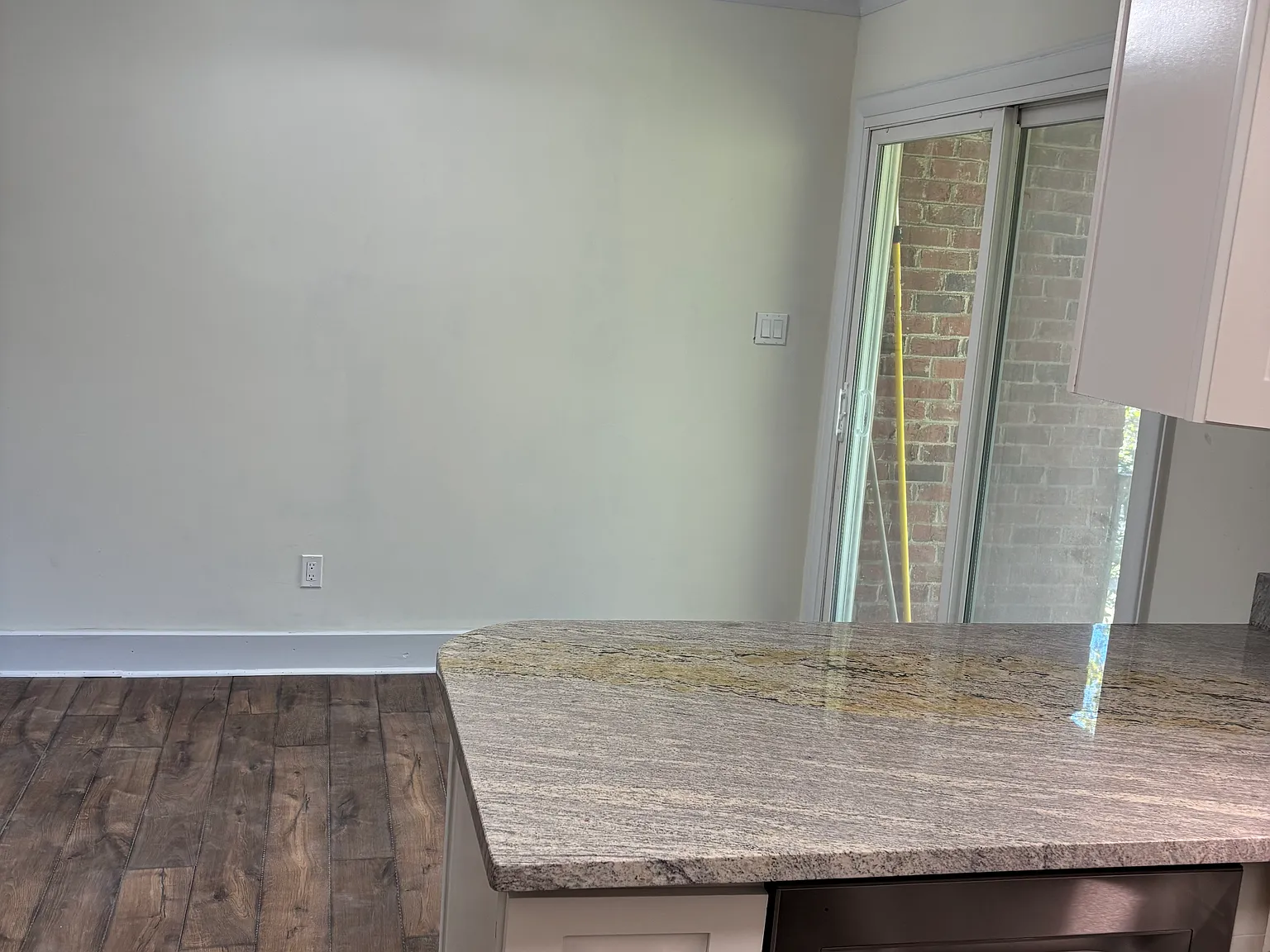 2 bed, 940 sqft, $1,700 — Photo 3
