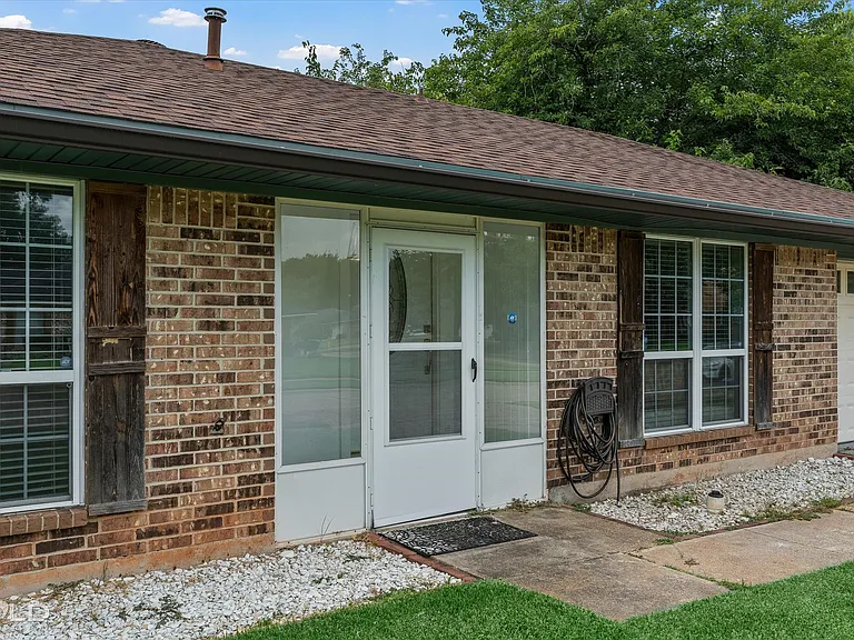 5318 Foxglove Dr — Photo 4