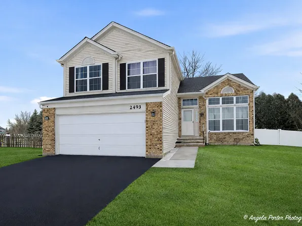 2493 N Orchard Ln, Round Lake Beach, IL 60073