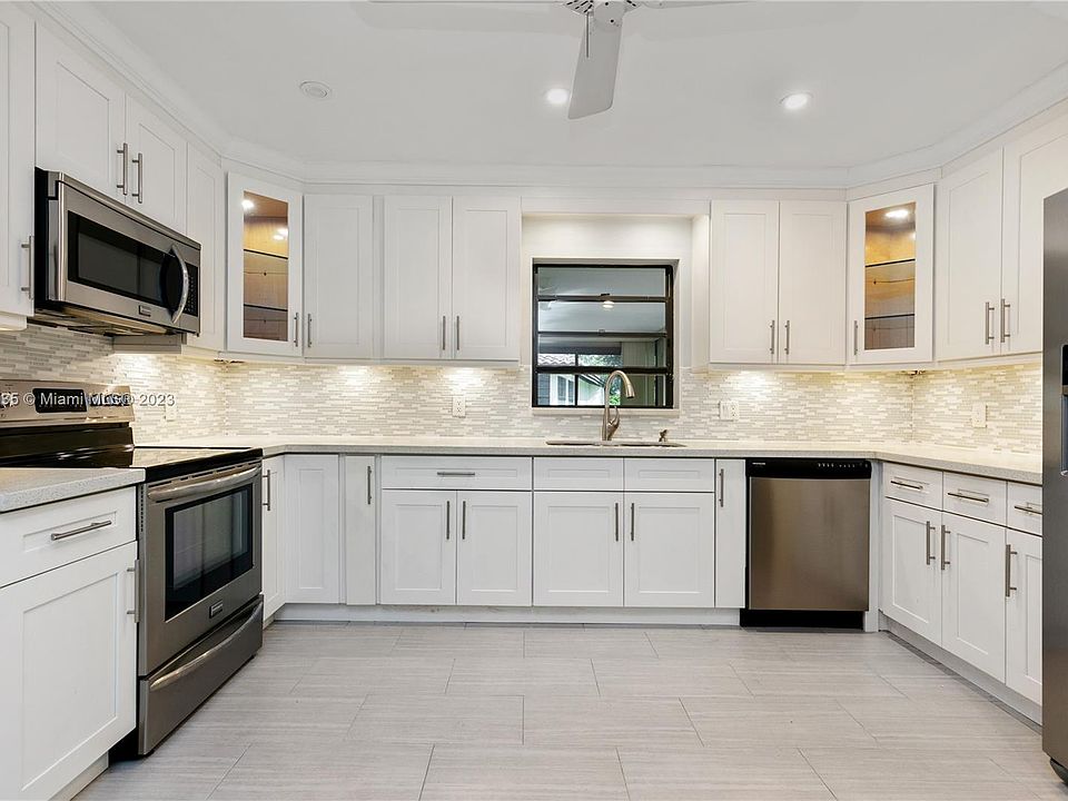 1st image of 7915 Hibiscus Way #40