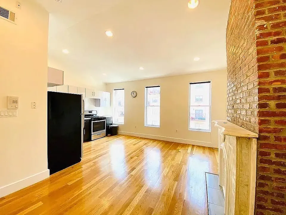 576 Marcy Ave #3