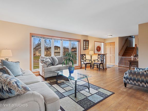 4th image of 551 Debra Dr