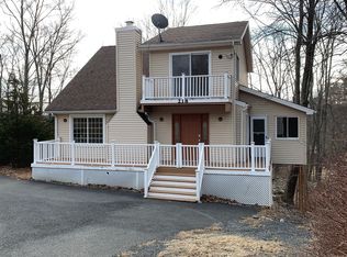 218 Brentwood Dr, Bushkill, PA 18324