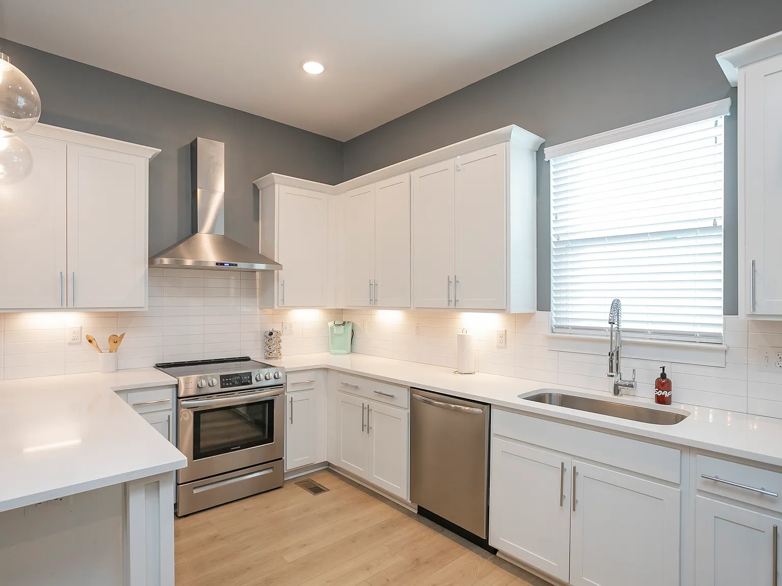 3 bed, 3.5 bath, 1850 sqft, $2,600 — Photo 2