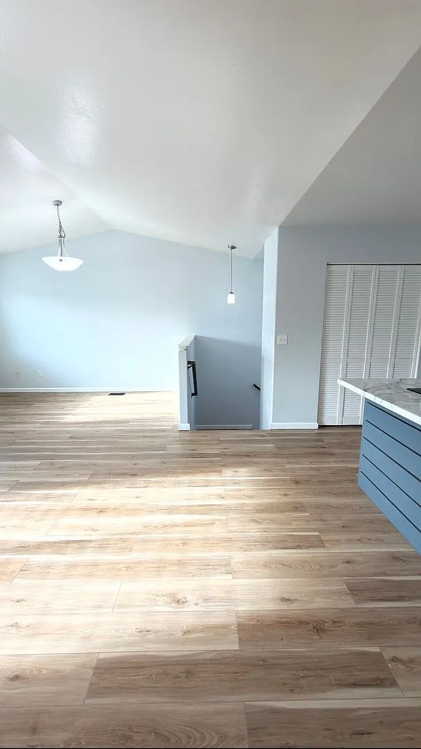 Stunning updated 4 bed conveniently located — Photo 3