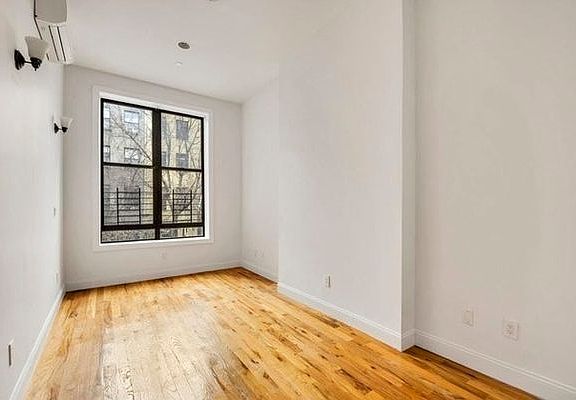 3rd image of 156 W 122nd St APT 4