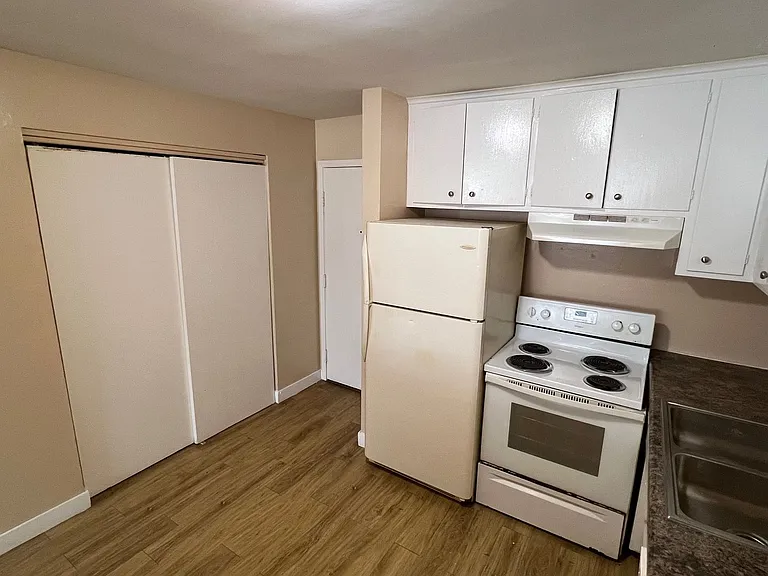 1015 York Ave — Photo 9