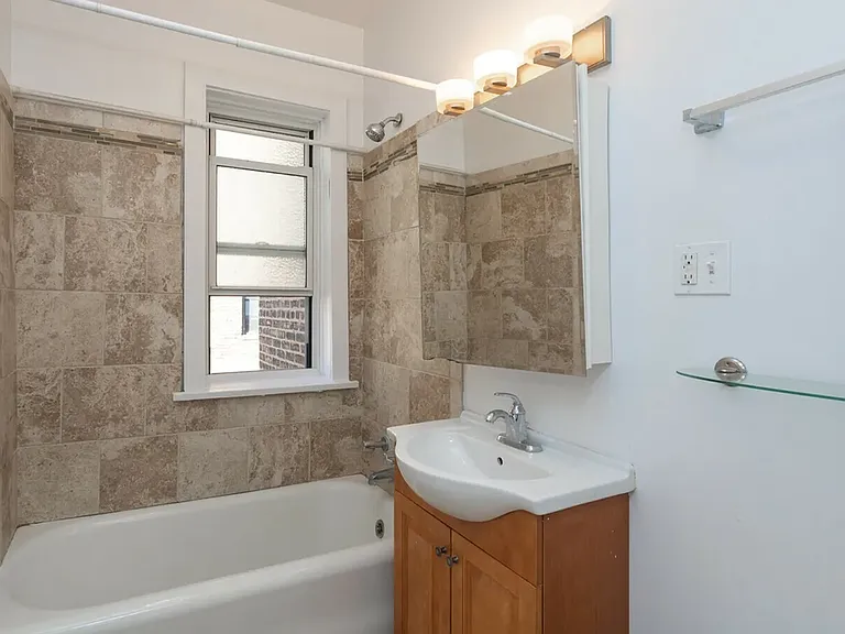 518 W Surf St #1 — Photo 2
