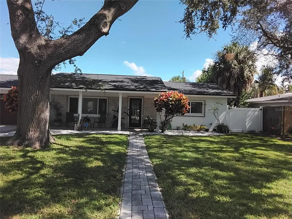 3 bed, 2.0 bath, 1519 sqft, $4,250 — Photo 2