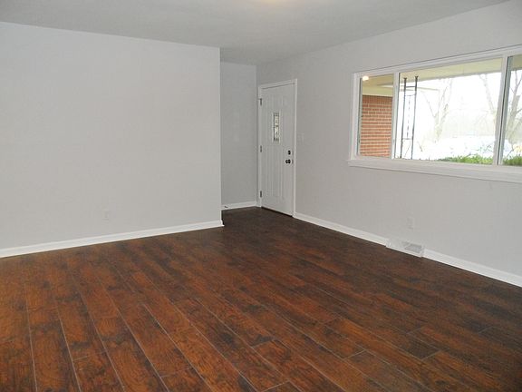 3rd image of 11903 Meadow Ln